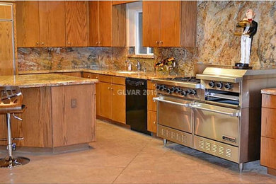 Elegant kitchen photo in Las Vegas
