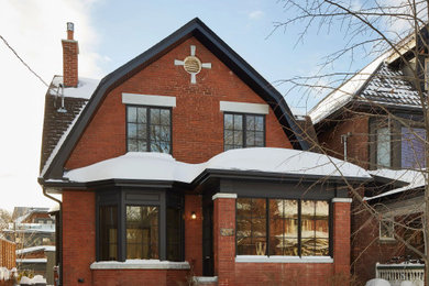 Example of an exterior home design in Toronto