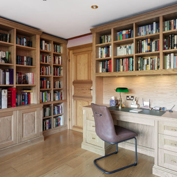 CLASSIC FITTED HOME OFFICE AND LIBRARY IN LIGHT OAK