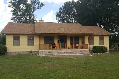 Cottage exterior home photo in Atlanta