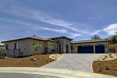 Traditional exterior home idea in Sacramento