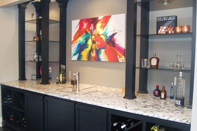 Example of a home bar design in San Diego