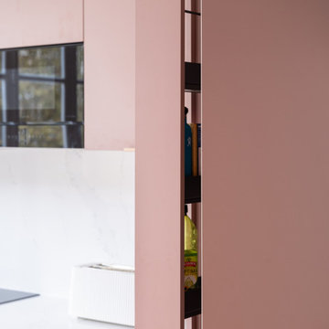 La cuisine rose et marbre blanc d'Antoine