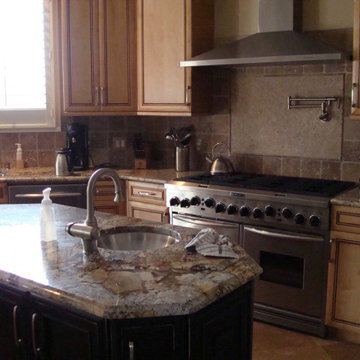 Kitchen Island & Cabinets