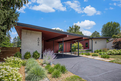 Photo of a mid-sized mid-century modern drought-tolerant and full sun front yard concrete paver walkway in Grand Rapids for summer.