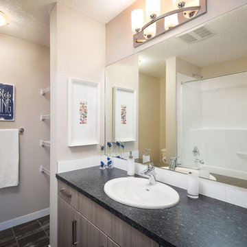 Origins at Cranston - Birch Show Suite Ensuite