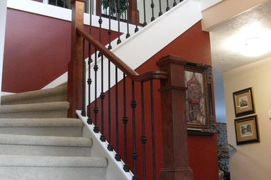 Example of an eclectic staircase design in Detroit