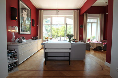 Example of a transitional home design design in Brussels