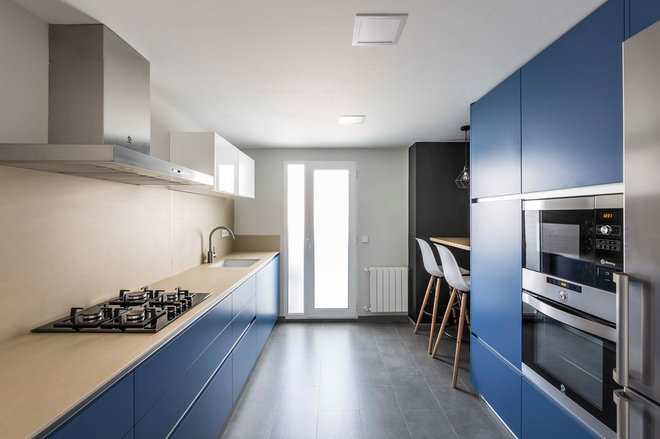 Contemporary Kitchen by 'tamborí arquitectes