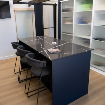 Textured Transparency in a Modern Space