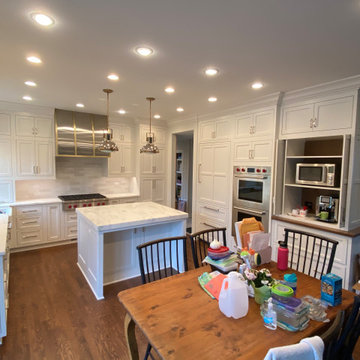 Lake Forest House - Kitchen
