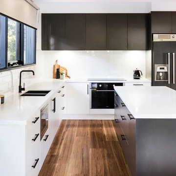 Unifying Family Kitchen