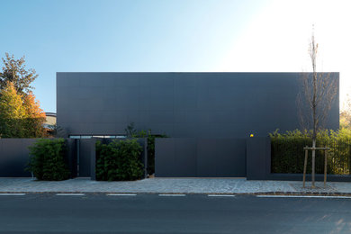 Inspiration for a contemporary home design remodel in Bologna