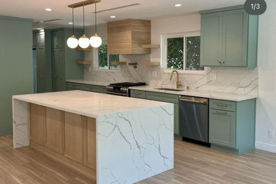 Inspiration for a modern kitchen remodel in Charleston