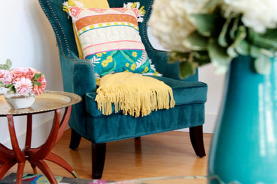 Example of an eclectic living room design in San Francisco