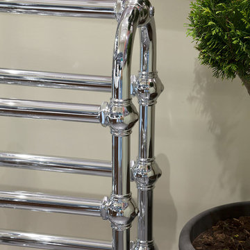 Modern Bathroom with Floor Mounted Towel Rail