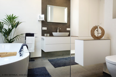 Modernes Badezimmer in Sonstige