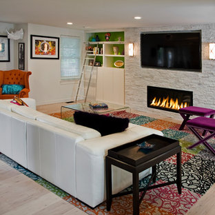 Eklektische Wohnzimmer mit Kaminumrandung aus Stein Ideen, Design
