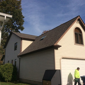 Job after
Landmark weathered wood
Royal brown 5 inch gutters and down spouts
Shu