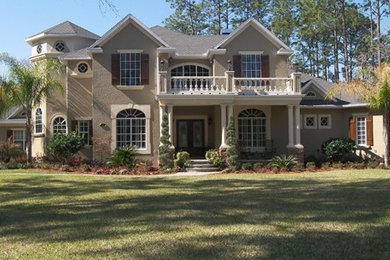 Example of a classic exterior home design in Orlando