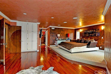 Bedroom - contemporary bedroom idea in Los Angeles