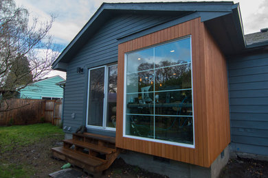 Minimalist exterior home photo in Portland