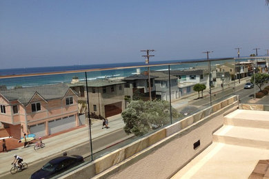 Large beach style rooftop deck photo in Los Angeles with no cover