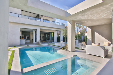 Example of a minimalist pool design in Los Angeles