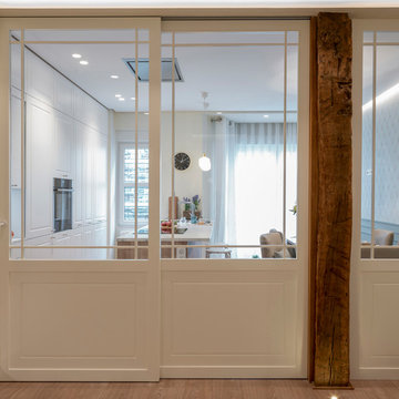 Reforma integral de vivienda en Bilbao: puerta corredera separadora