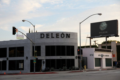 Example of a minimalist home design design in Los Angeles