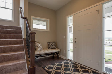 Transitional entryway photo in Minneapolis