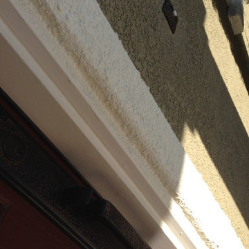 Emtek Hammered Craftsman Entry Set and Doorbell on Stucco Home