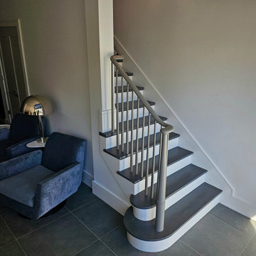 Project #112 | Traditional Staircase with Continuous Rail System