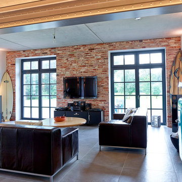 Moderne Einfamilien-Villa in rustikalem Gewand
