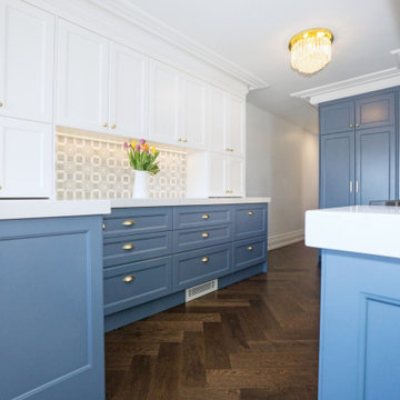 Compact Two Tone Hampton Style Kitchen