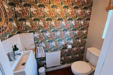 チェシャーにある低価格のコンテンポラリースタイルのおしゃれなトイレ・洗面所の写真