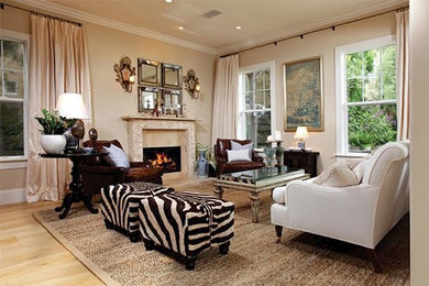 Transitional home design photo in Los Angeles