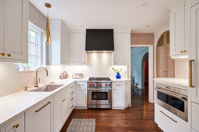 Kitchen - transitional kitchen idea in Cincinnati