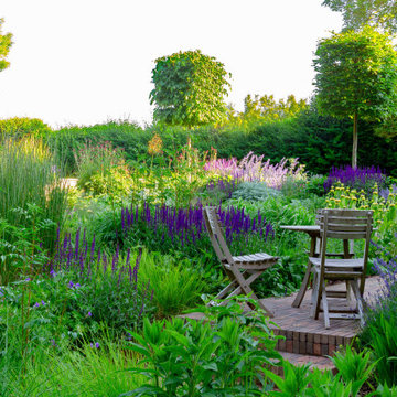 Country Pool Garden