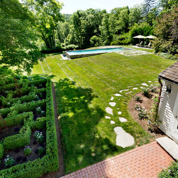 My Houzz: Classic Garden Style for a 1745 Connecticut Farmhouse