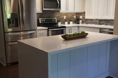 Transitional kitchen photo in Orange County