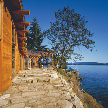 Fishbones House | View Along Shore