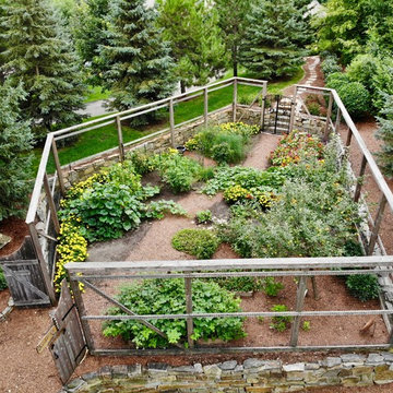 Enclosed vegetable garden