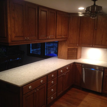 Traditional kitchen with clean backsplash
