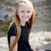 Lindsay Leavitt's photo