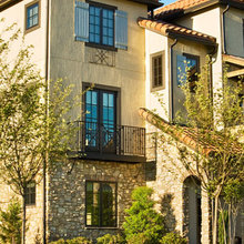 apartment/condos