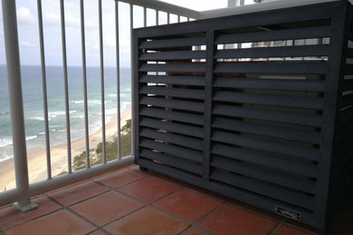 Photo of a contemporary balcony in Gold Coast - Tweed.
