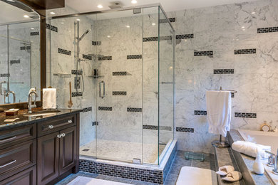 Example of a bathroom design in Charleston
