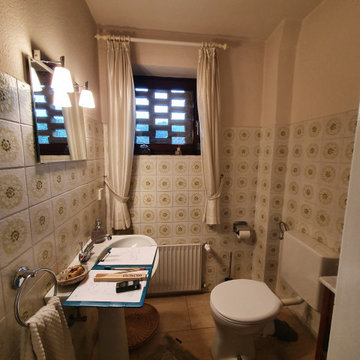VORHER Gäste WC | mit Eckwaschtisch Dekorfliese und Baumkante