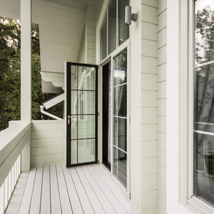 Новые идеи обустройства дома: балкон и лоджия в классическом стиле с навесом